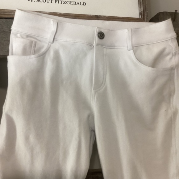 Women White Denim-look Stretchy Legging with Pockets - Picture 4 of 4